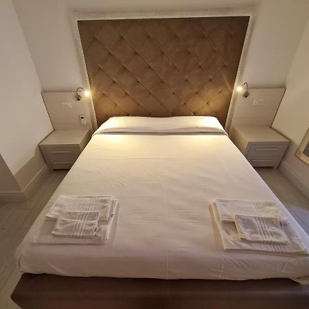 Isola Nel Parco Villas & Rooms La Maddalena  Eksteriør billede
