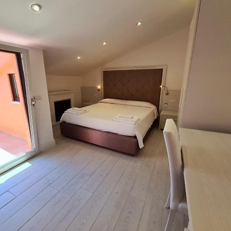 Isola Nel Parco Villas & Rooms La Maddalena  Eksteriør billede