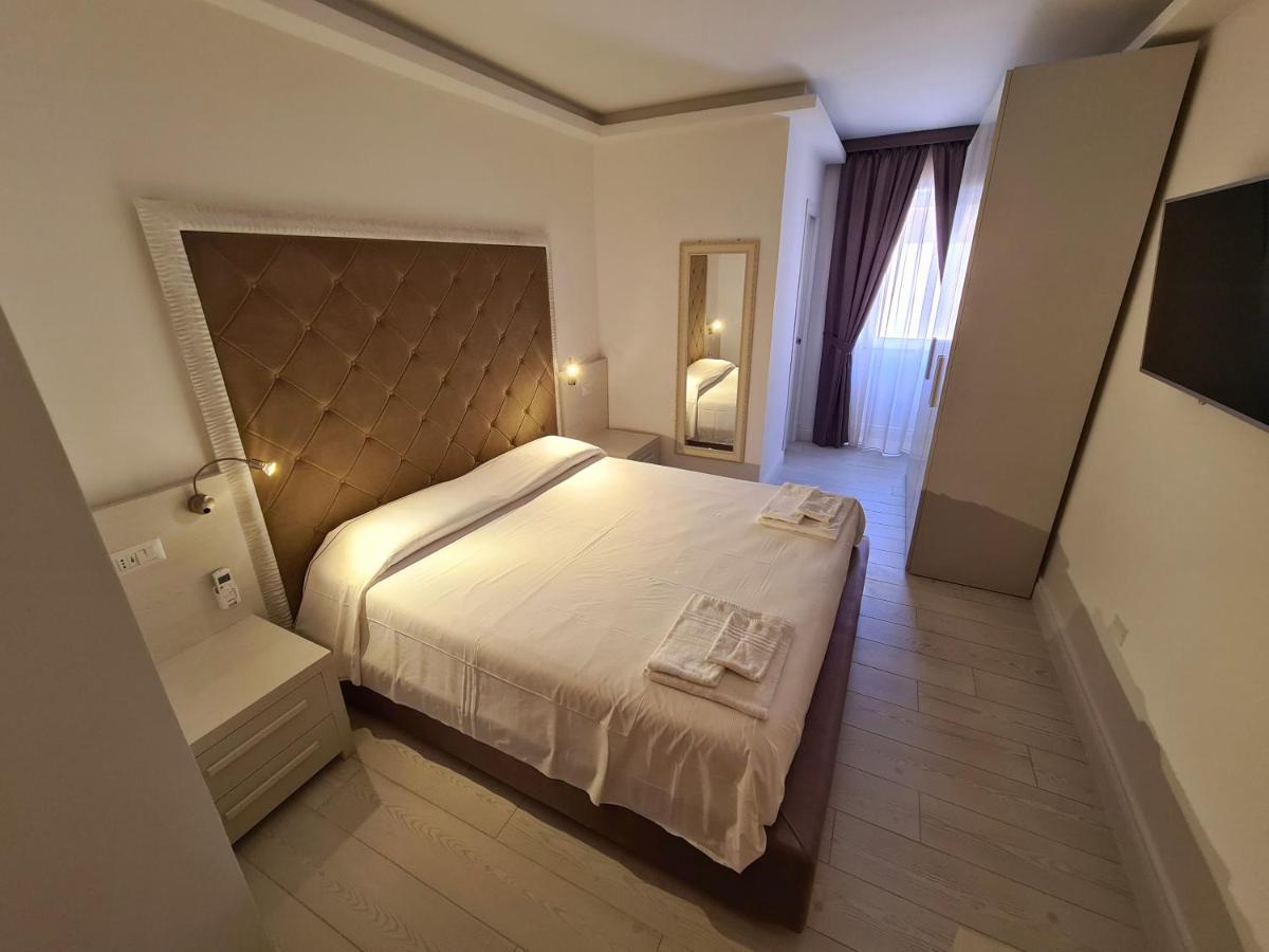 Isola Nel Parco Villas & Rooms La Maddalena  Eksteriør billede