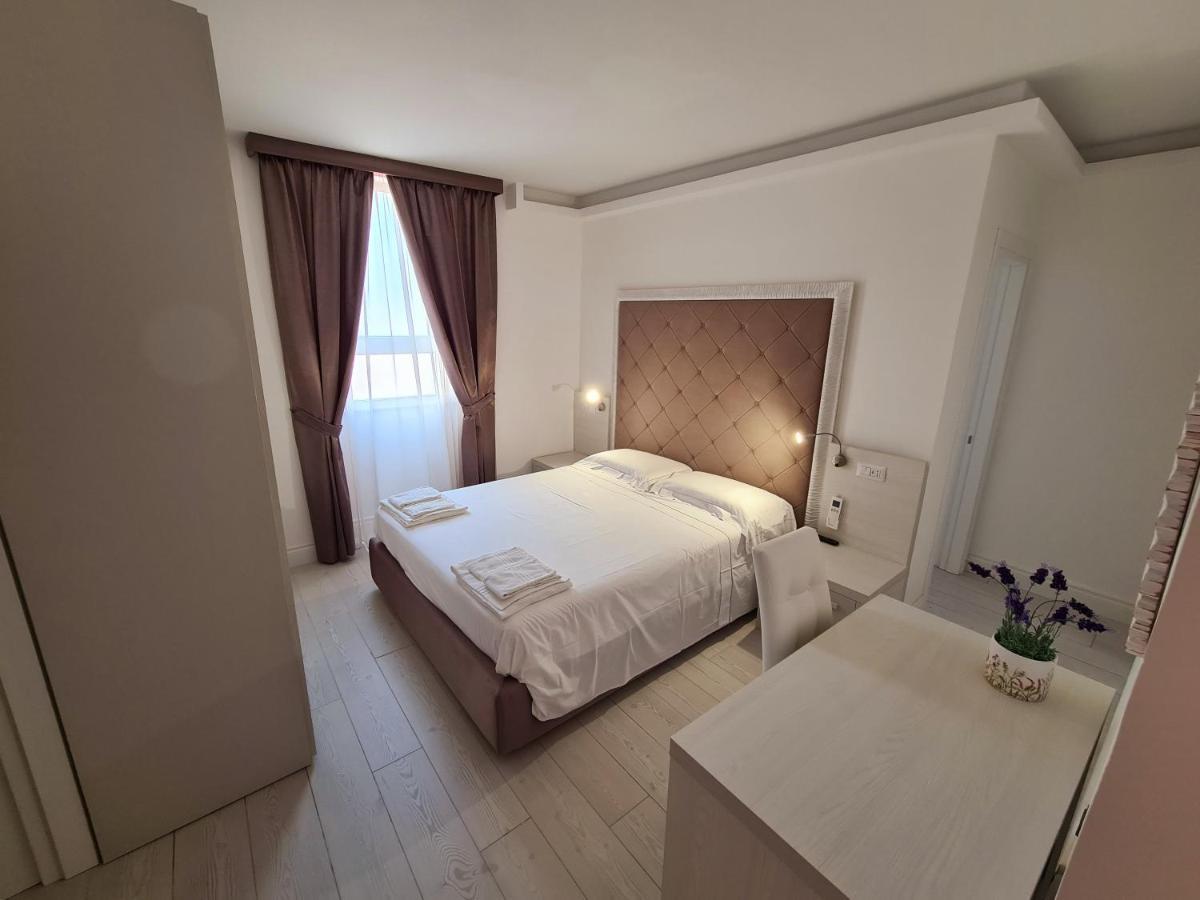 Isola Nel Parco Villas & Rooms La Maddalena  Eksteriør billede