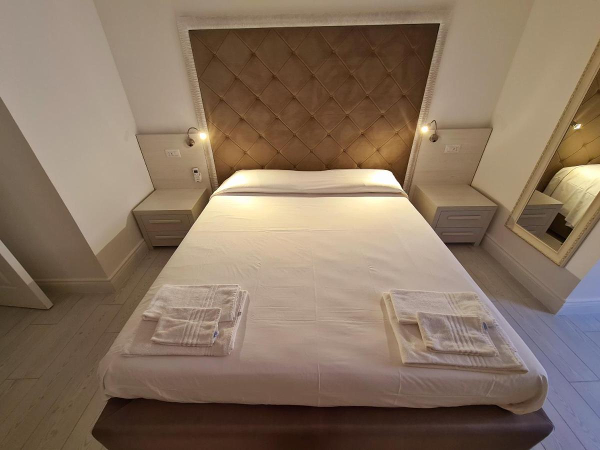 Isola Nel Parco Villas & Rooms La Maddalena  Eksteriør billede