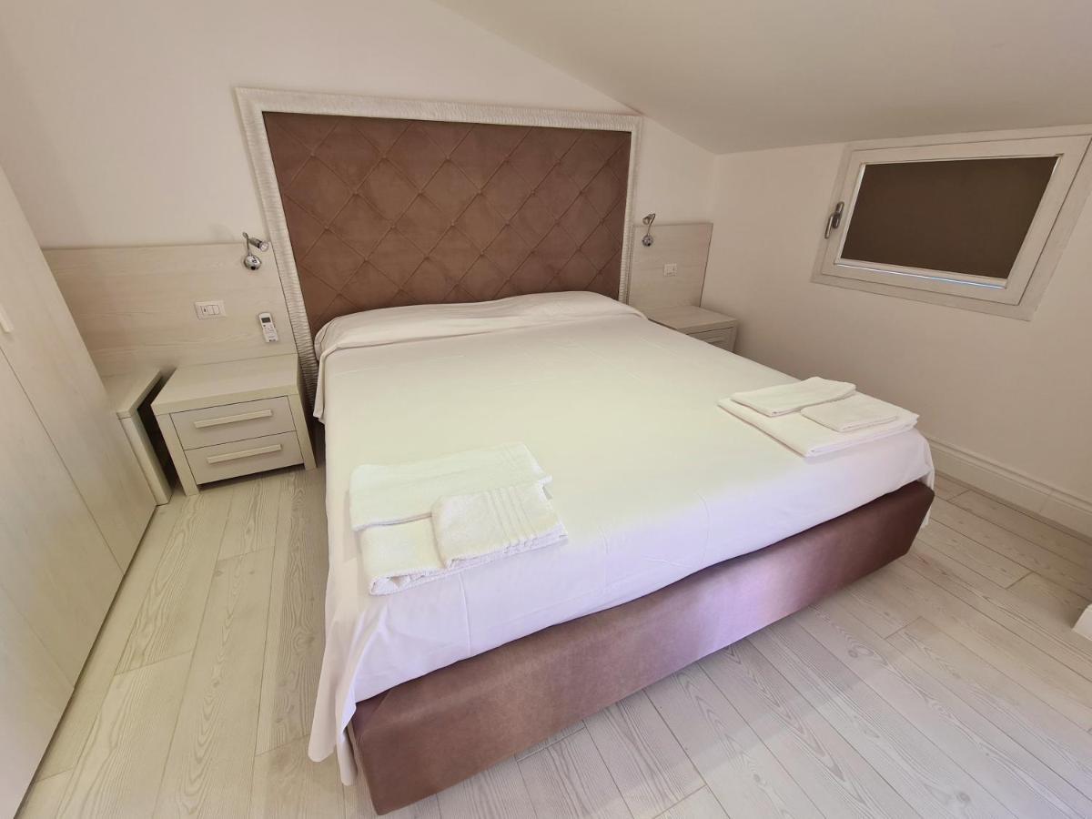 Isola Nel Parco Villas & Rooms La Maddalena  Eksteriør billede